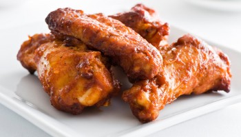 LES CHICKEN WINGS